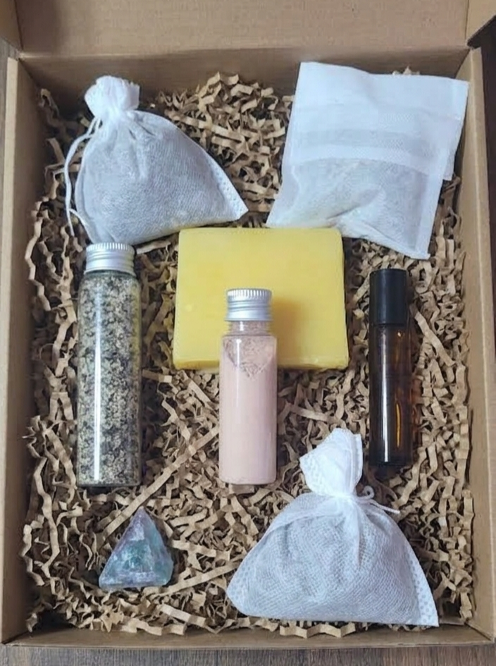 Invigorating botanical wellness box, small